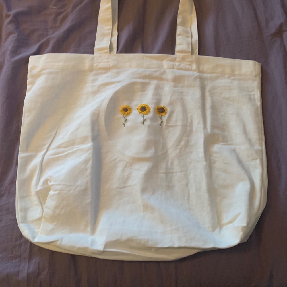 Embroidered tote - Picture 5 of 5